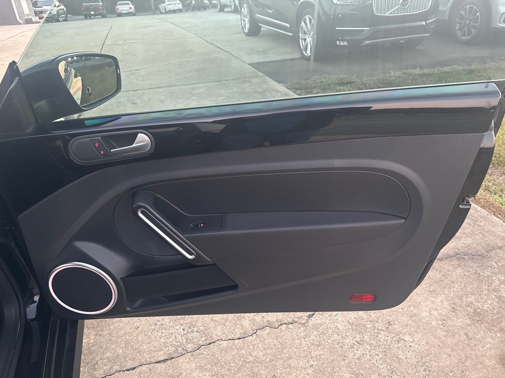 2016 Volkswagen Beetle Image 34