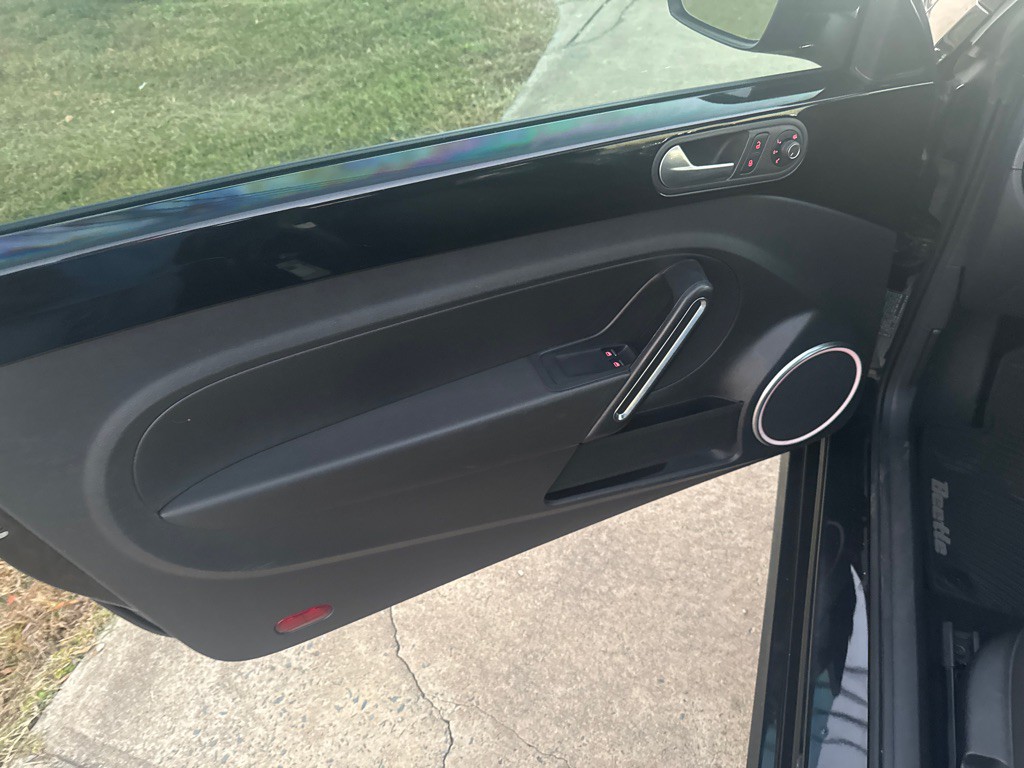 2016 Volkswagen Beetle Image 35