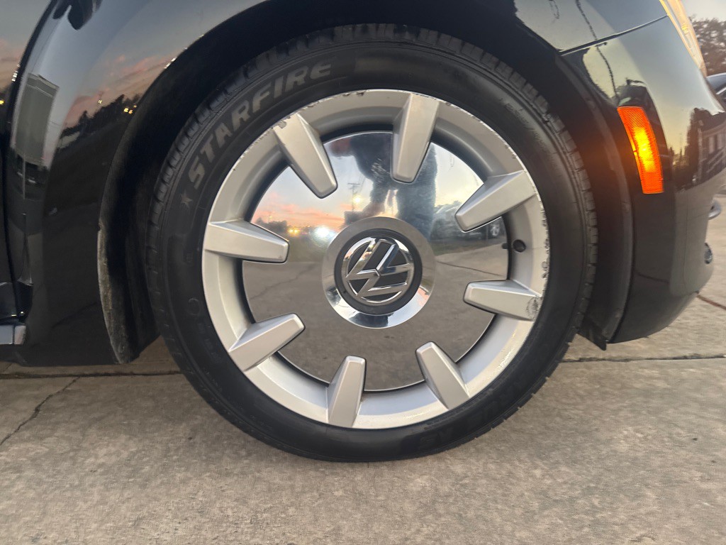 2016 Volkswagen Beetle Image 38