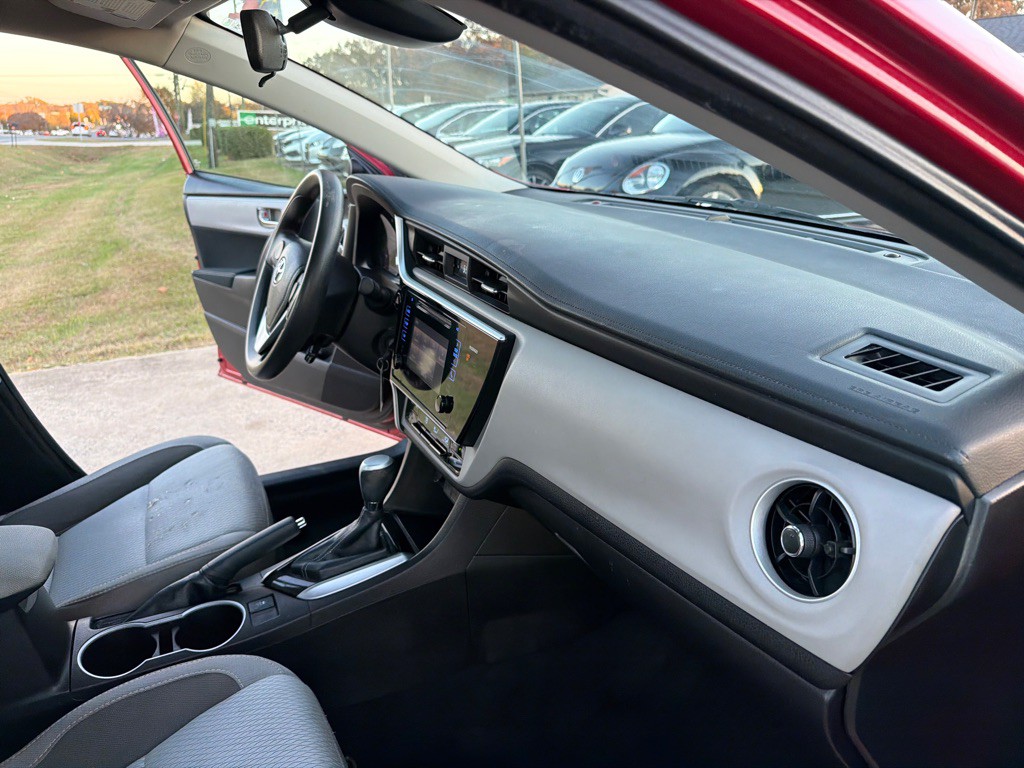 2017 Toyota Corolla Image 28