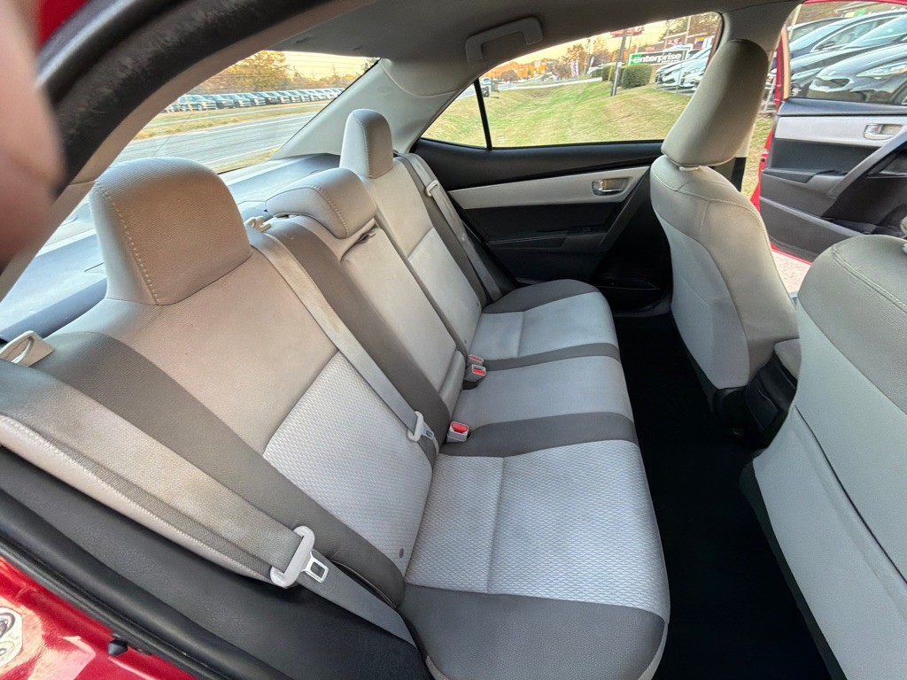 2017 Toyota Corolla Image 30