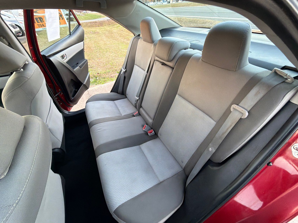 2017 Toyota Corolla Image 31