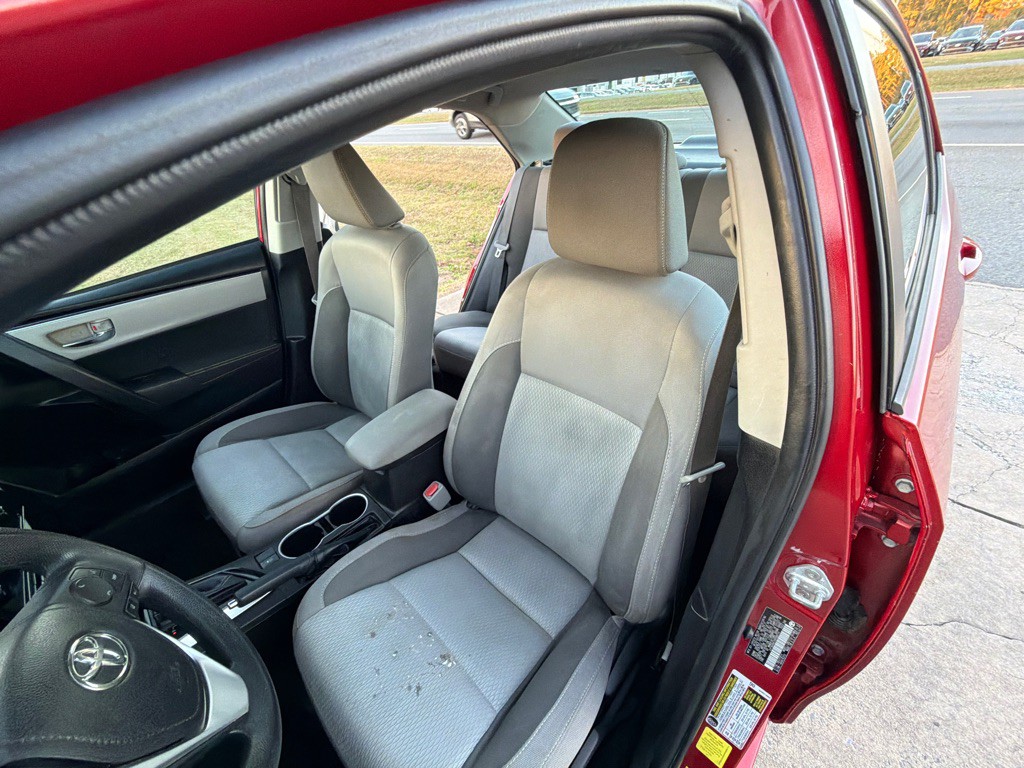 2017 Toyota Corolla Image 32