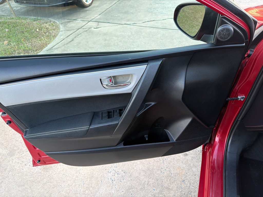 2017 Toyota Corolla Image 33