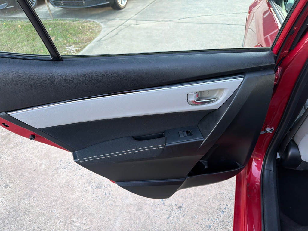 2017 Toyota Corolla Image 34