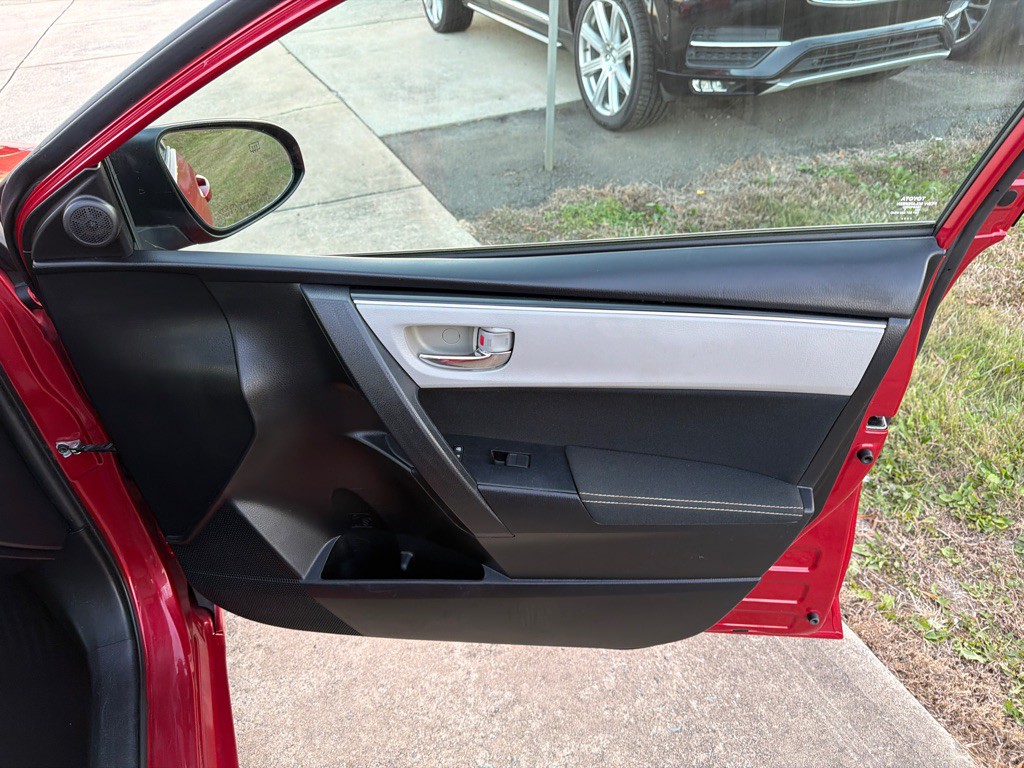 2017 Toyota Corolla Image 36