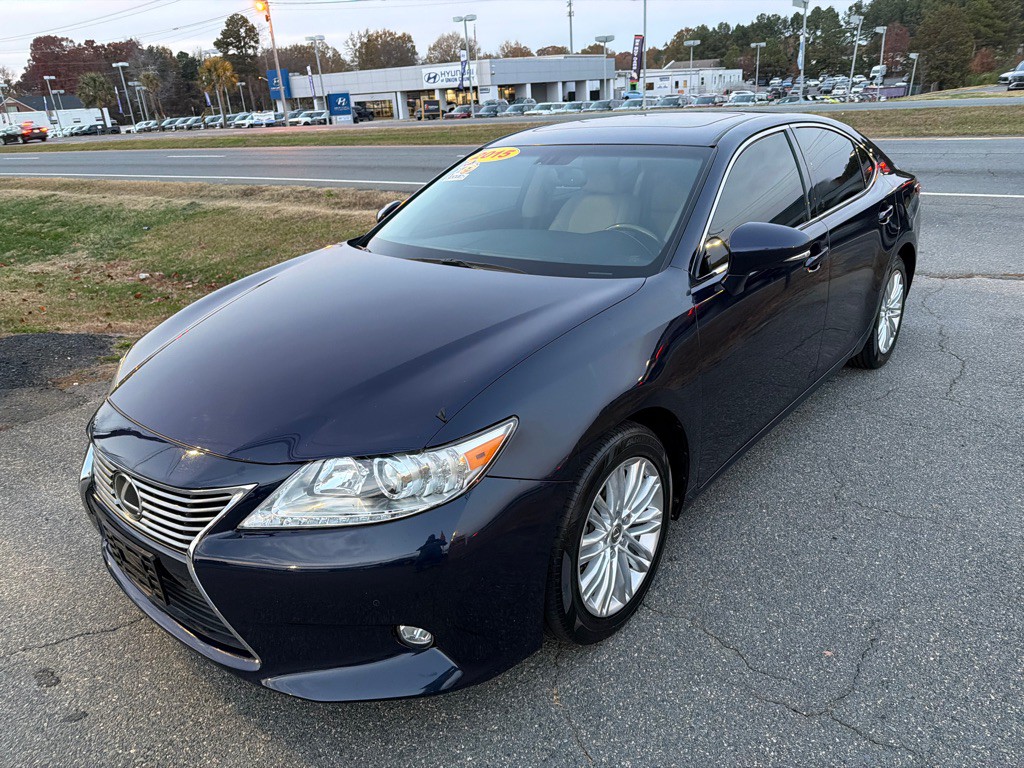 2015 Lexus ES Image 4