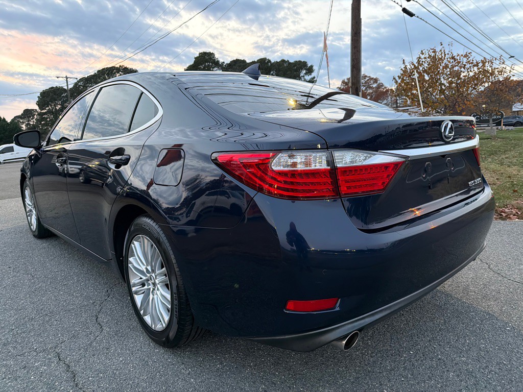 2015 Lexus ES Image 7