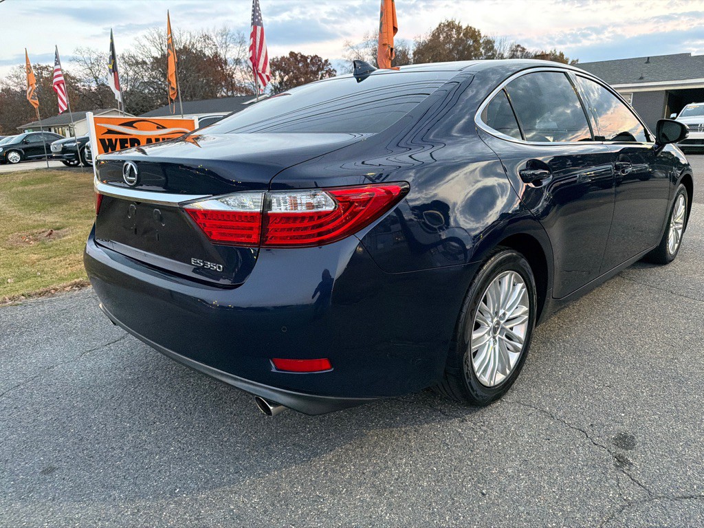 2015 Lexus ES Image 8