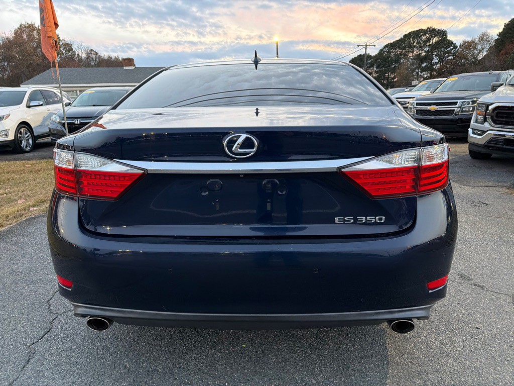 2015 Lexus ES Image 9