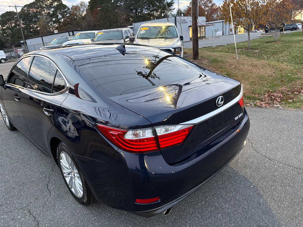 2015 Lexus ES Image 10