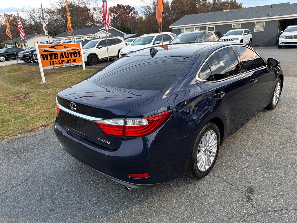 2015 Lexus ES Image 11