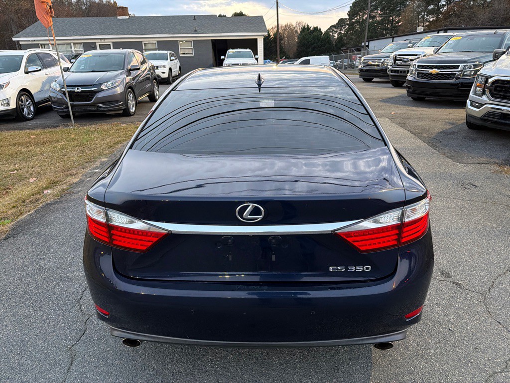 2015 Lexus ES Image 12