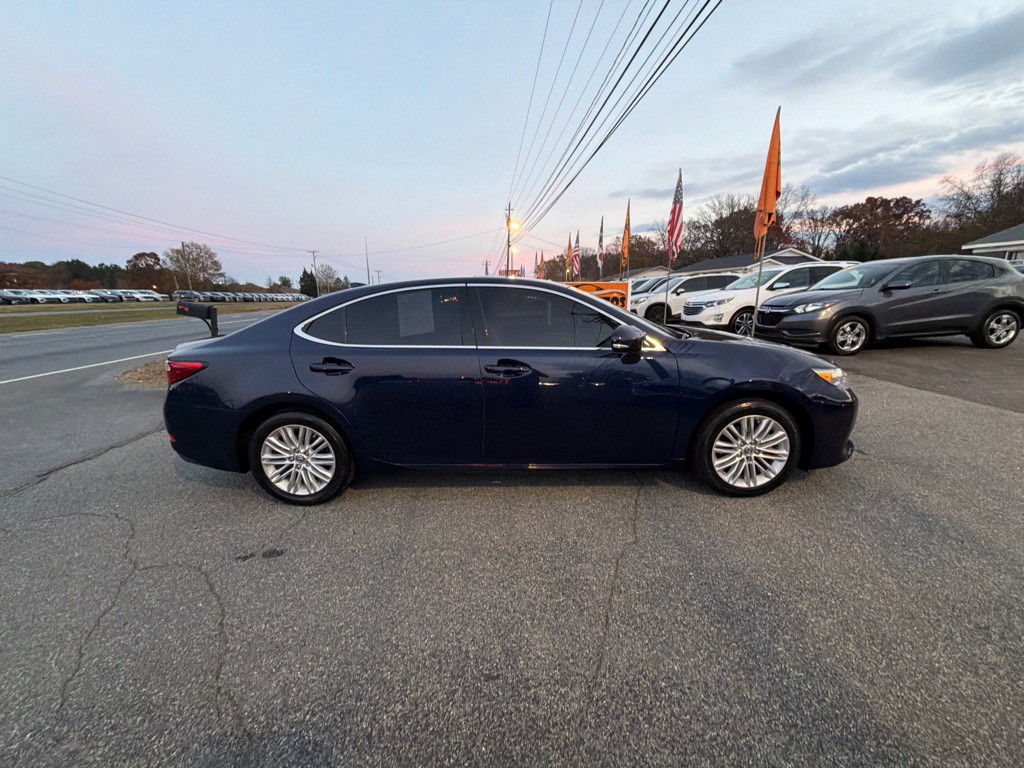 2015 Lexus ES Image 13