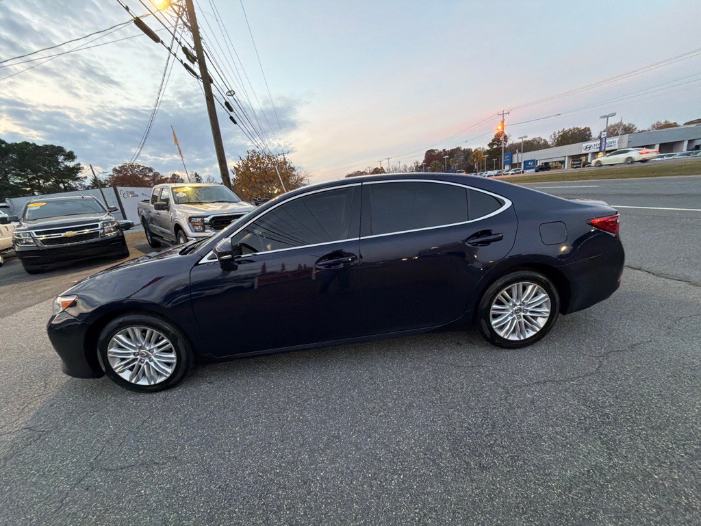 2015 Lexus ES Image 14