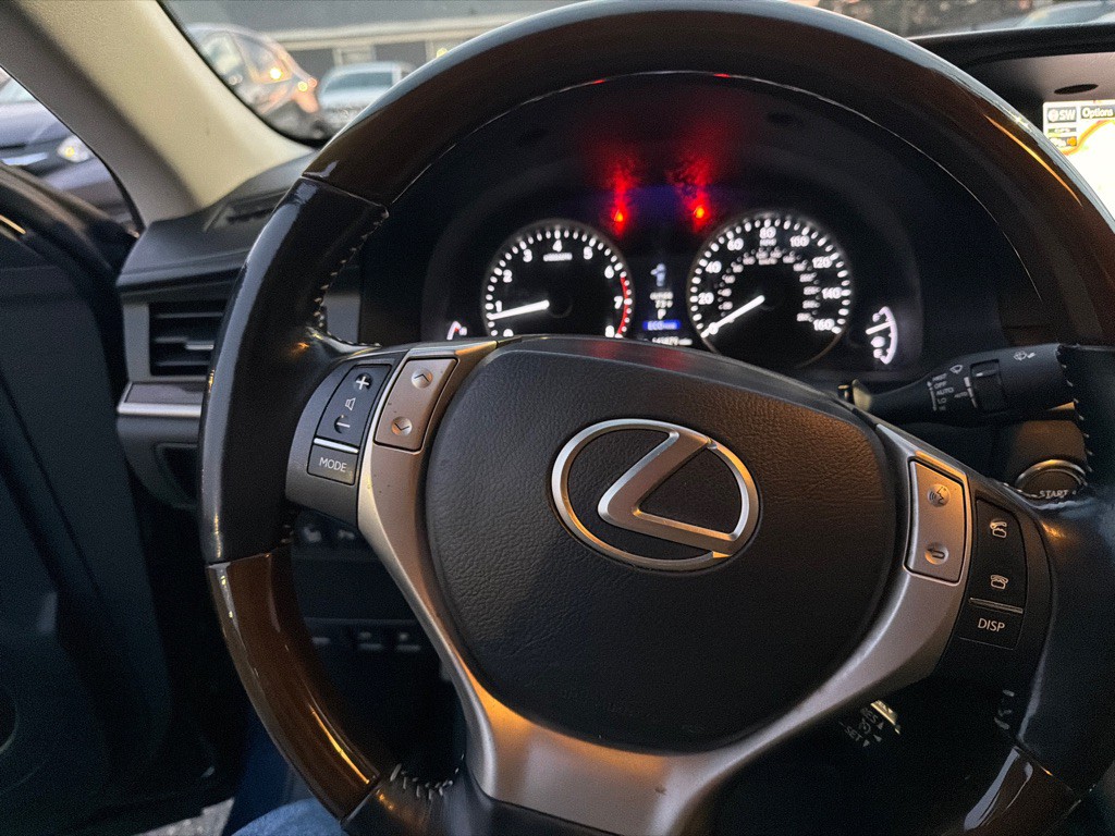 2015 Lexus ES Image 18