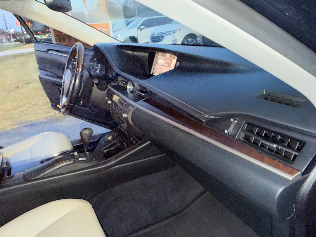 2015 Lexus ES Image 27
