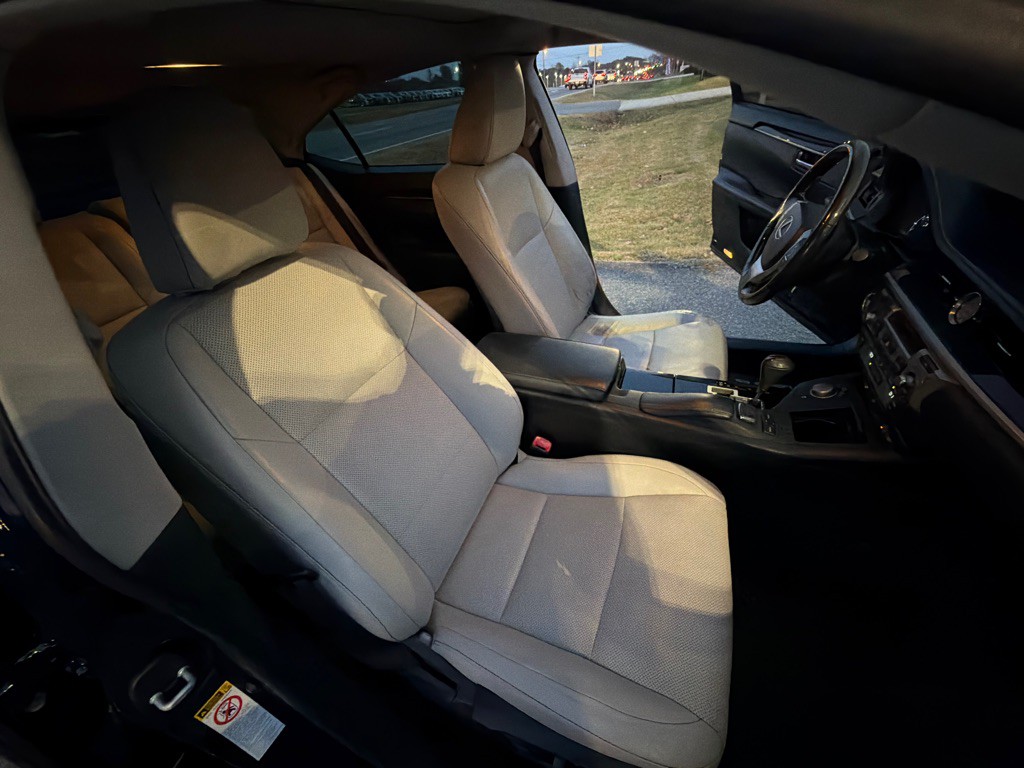 2015 Lexus ES Image 28