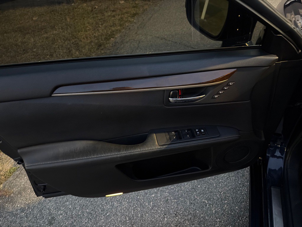 2015 Lexus ES Image 33