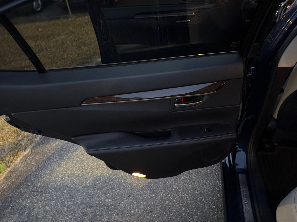 2015 Lexus ES Image 34