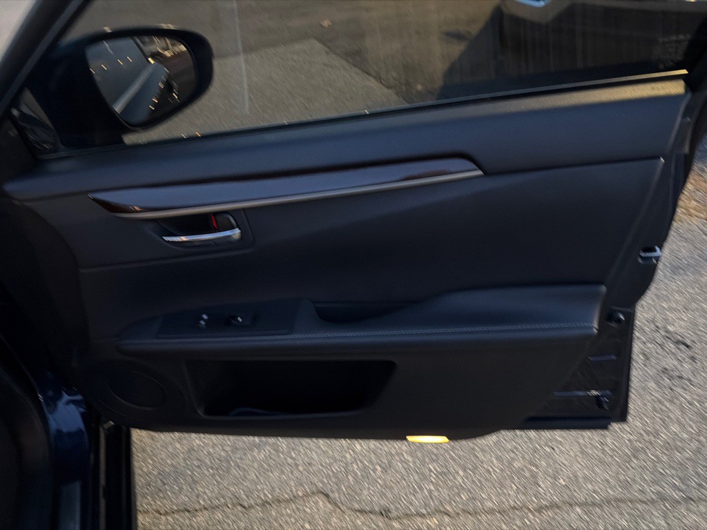 2015 Lexus ES Image 36