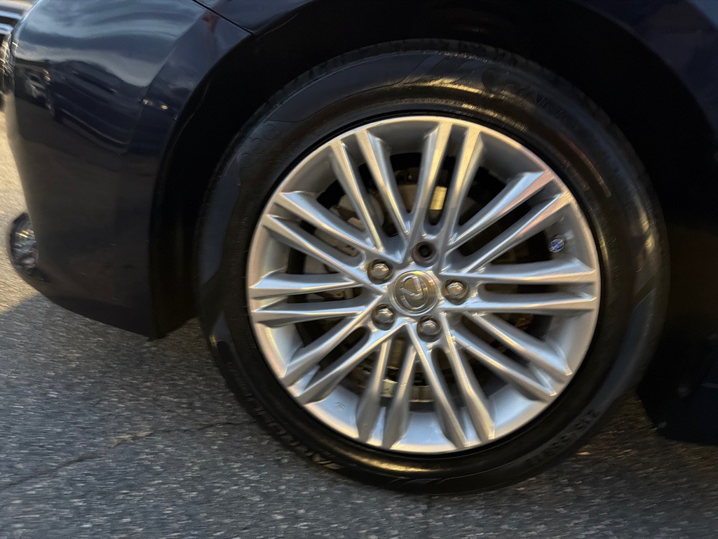 2015 Lexus ES Image 40