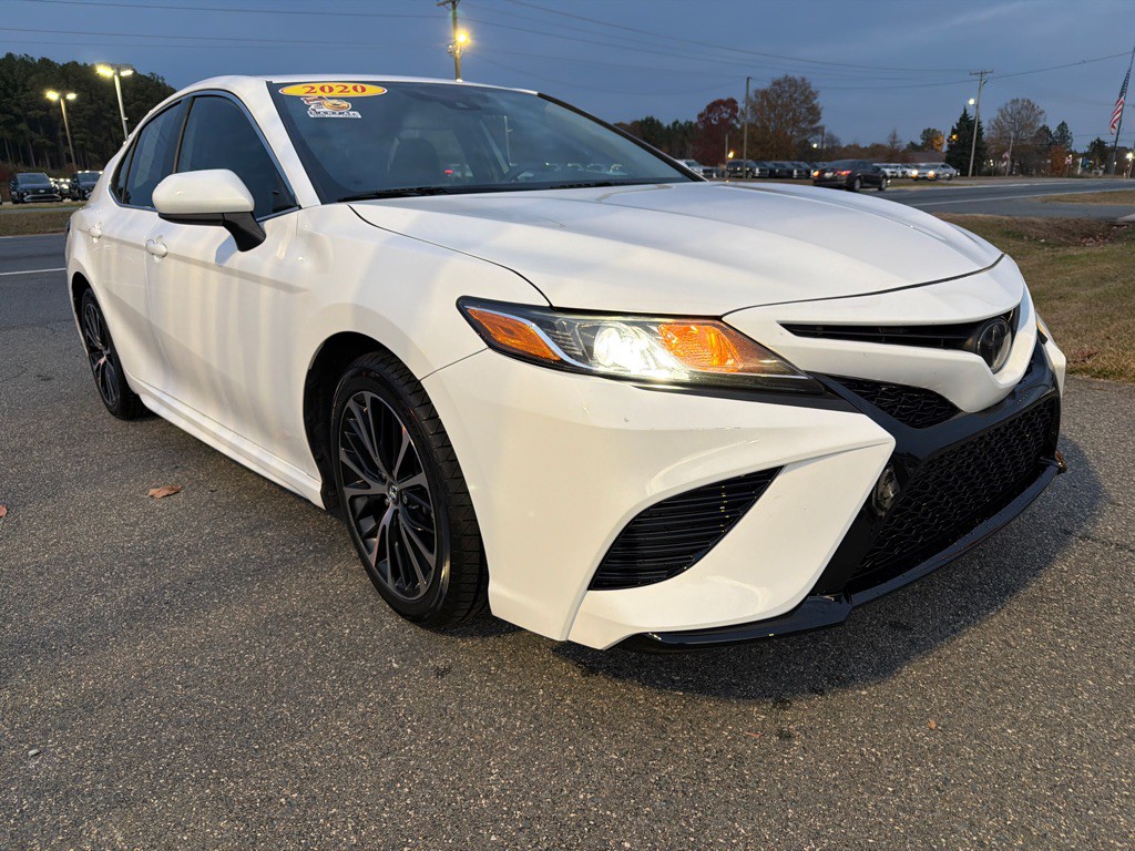 2020 Toyota Camry Image 2