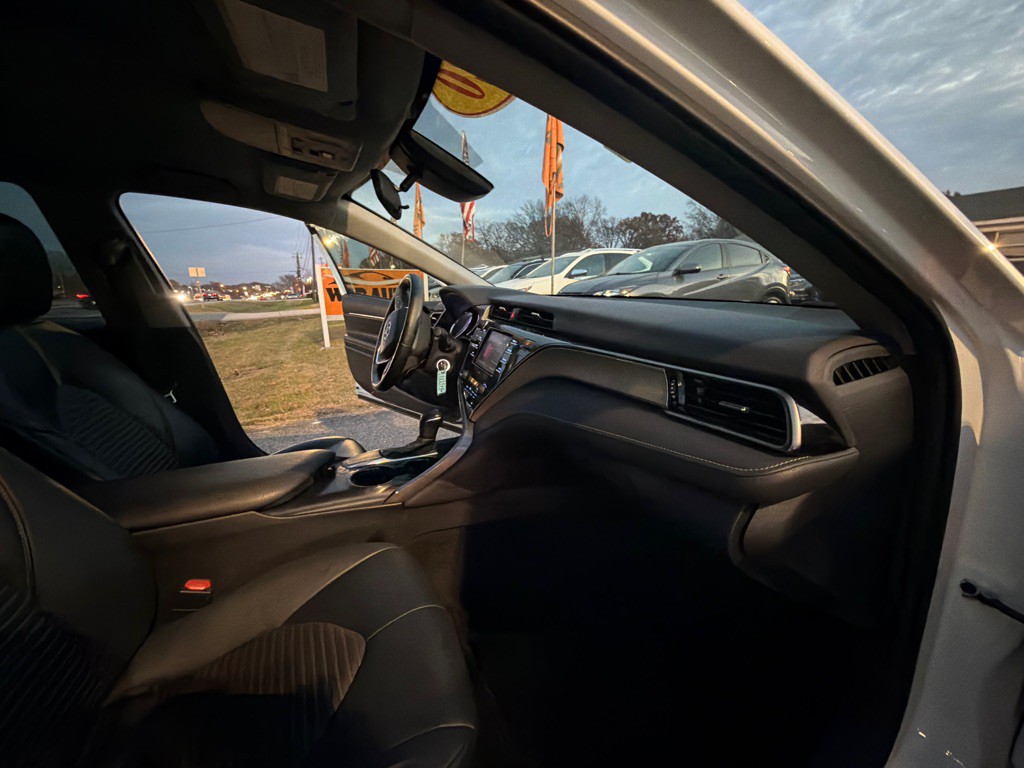 2020 Toyota Camry Image 16