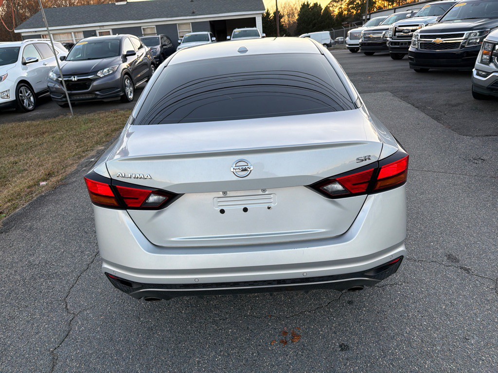 2021 Nissan Altima Image 9