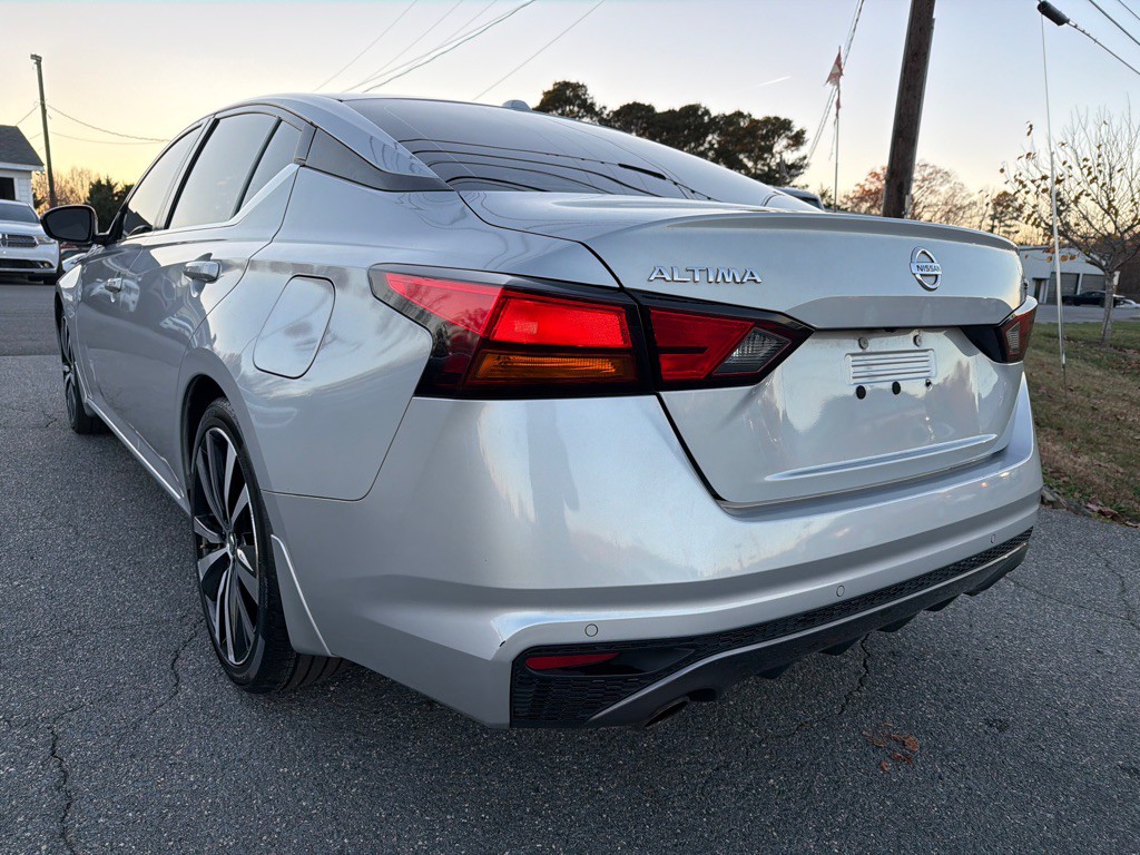 2021 Nissan Altima Image 10