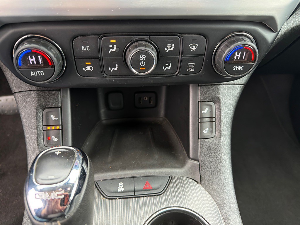 2017 GMC Acadia Image 24