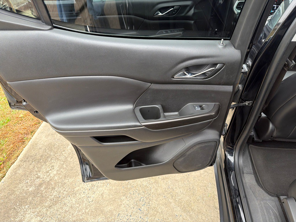 2017 GMC Acadia Image 37