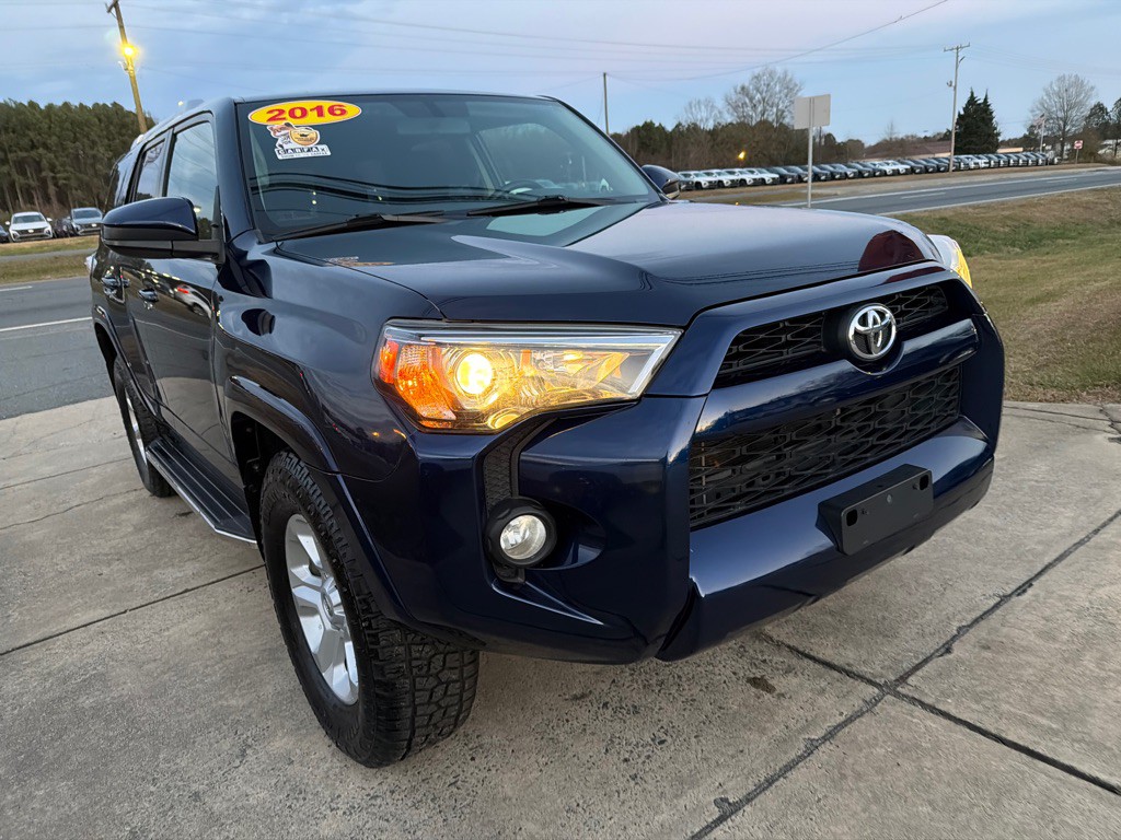 2016 Toyota 4Runner Image 2