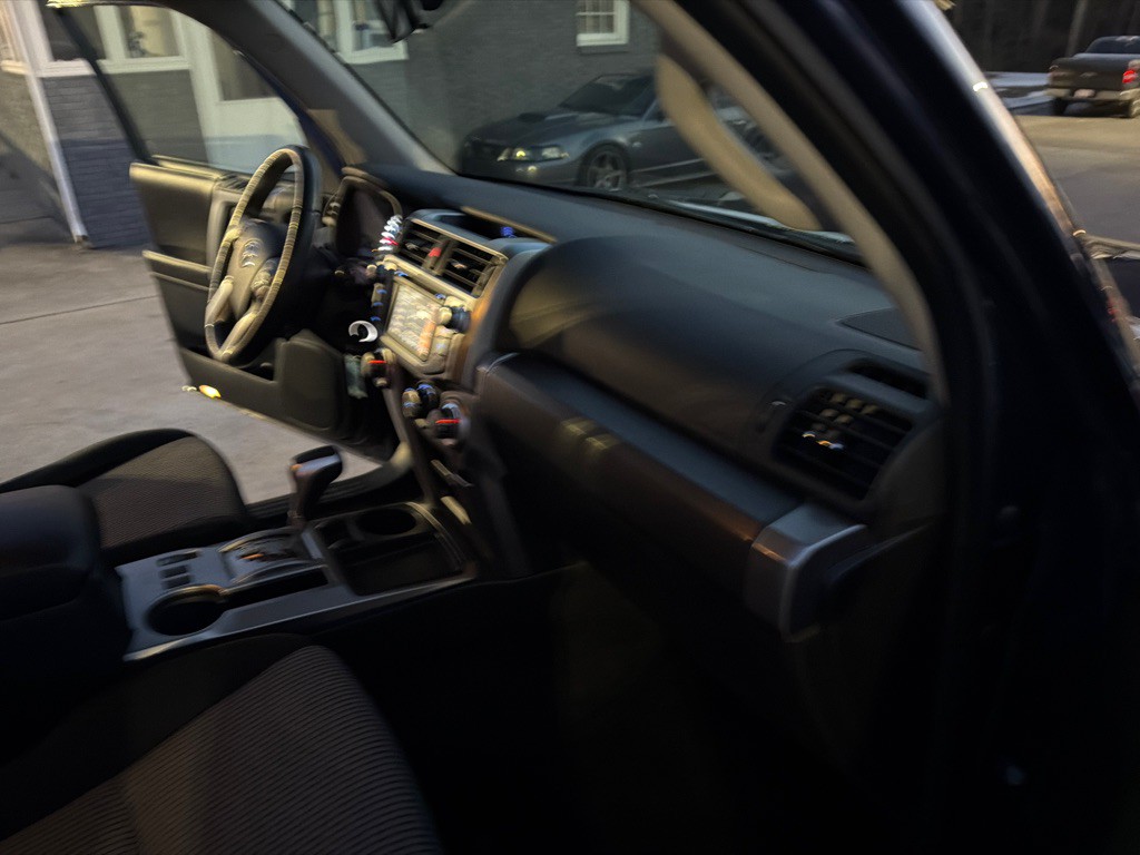 2016 Toyota 4Runner Image 23