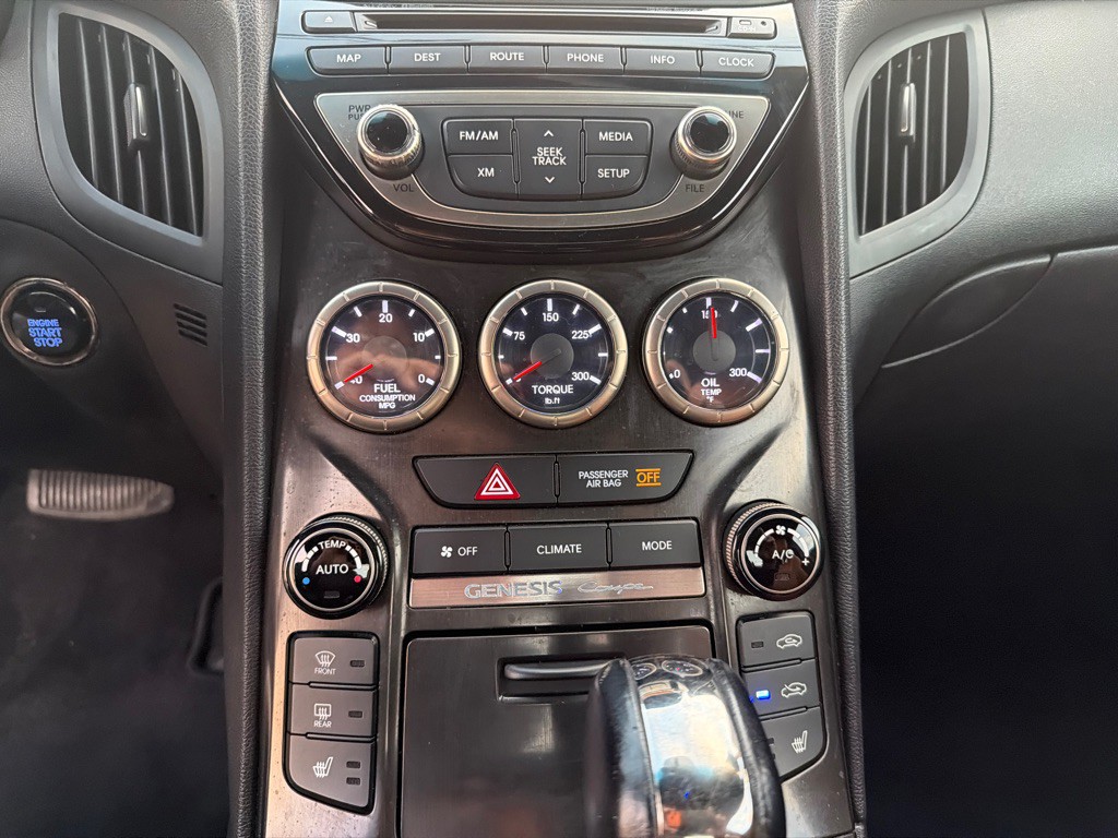 2013 Hyundai Genesis Image 18