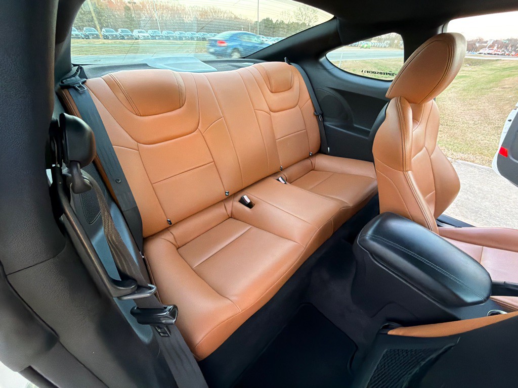 2013 Hyundai Genesis Image 23