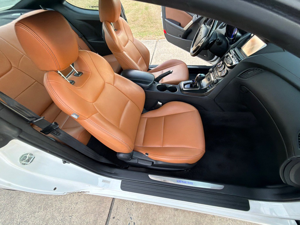 2013 Hyundai Genesis Image 24