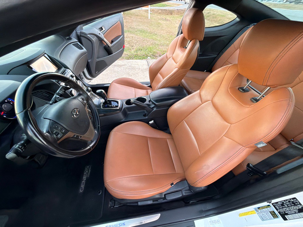 2013 Hyundai Genesis Image 25