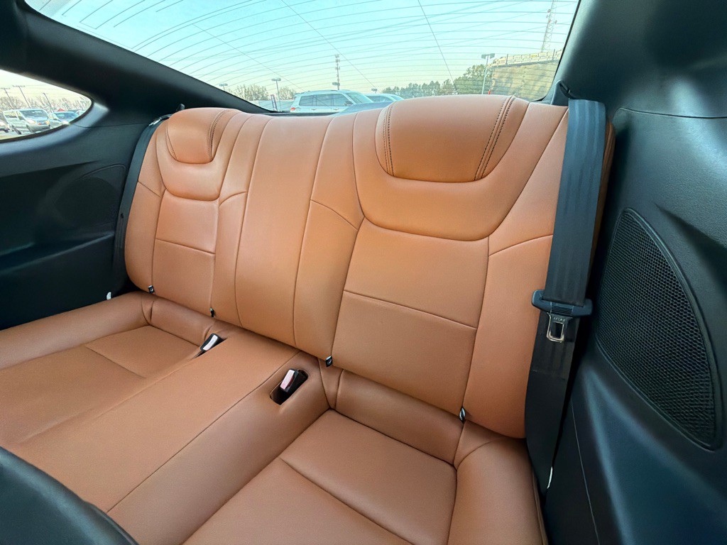 2013 Hyundai Genesis Image 26