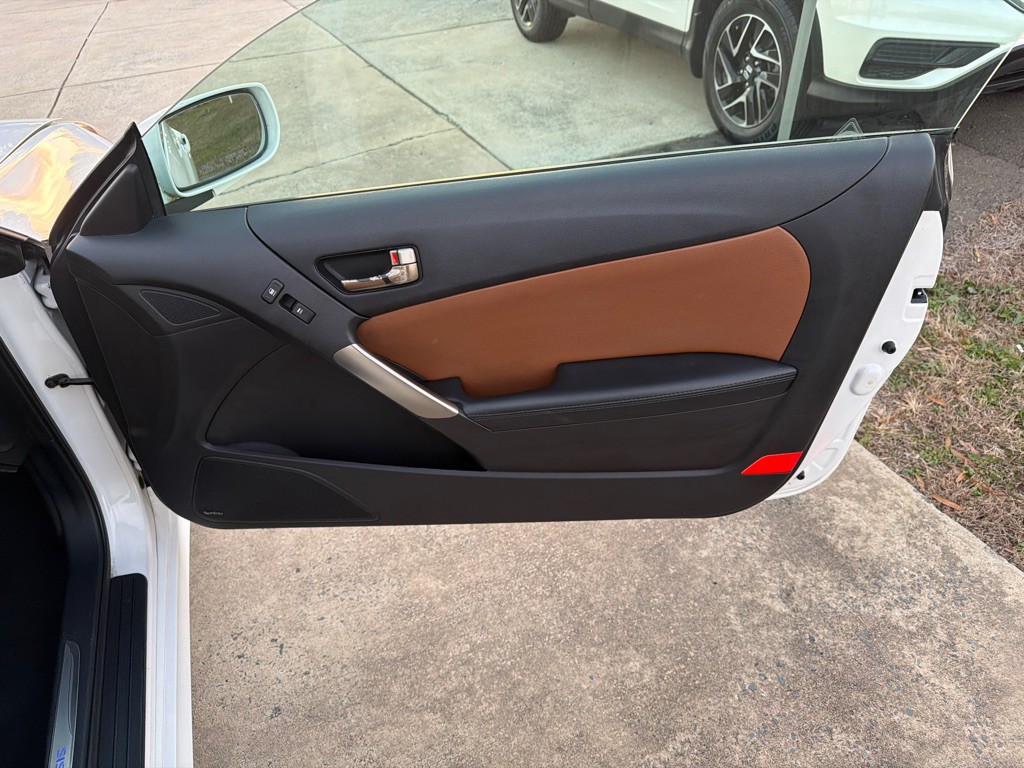 2013 Hyundai Genesis Image 27