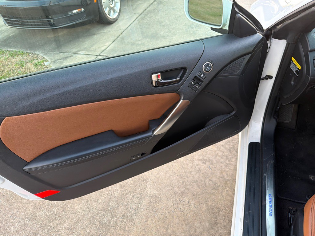 2013 Hyundai Genesis Image 28