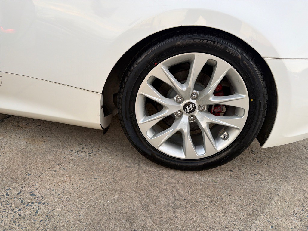 2013 Hyundai Genesis Image 29