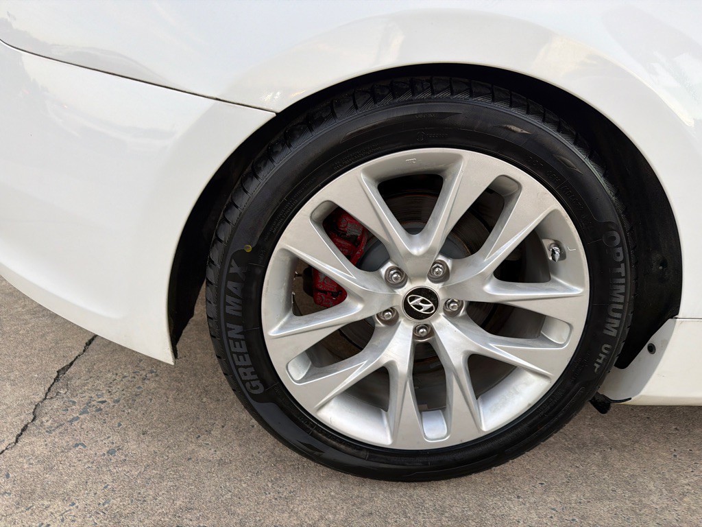 2013 Hyundai Genesis Image 30