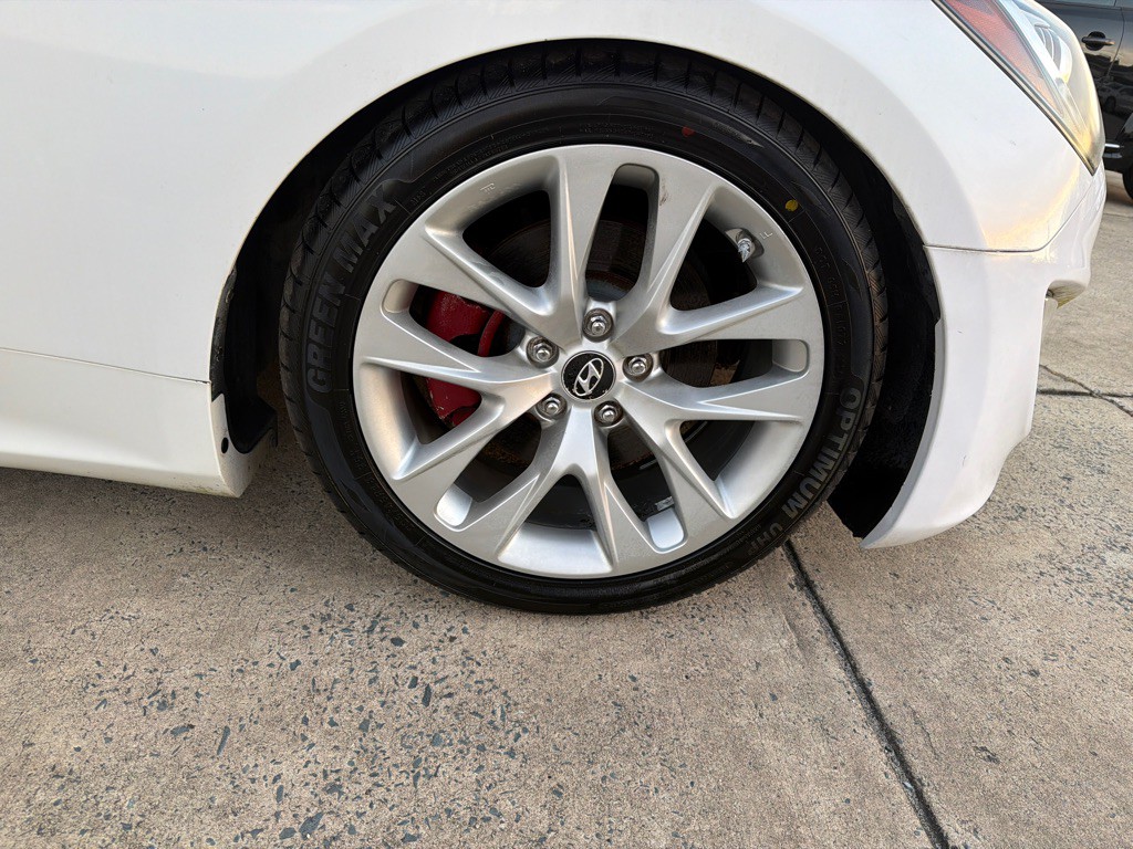 2013 Hyundai Genesis Image 31
