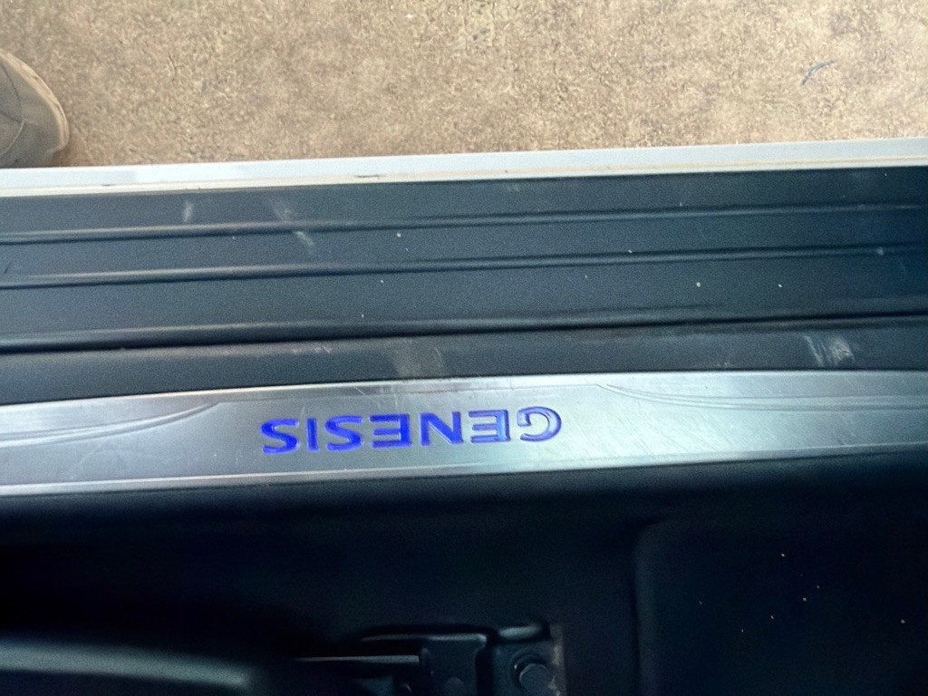 2013 Hyundai Genesis Image 36