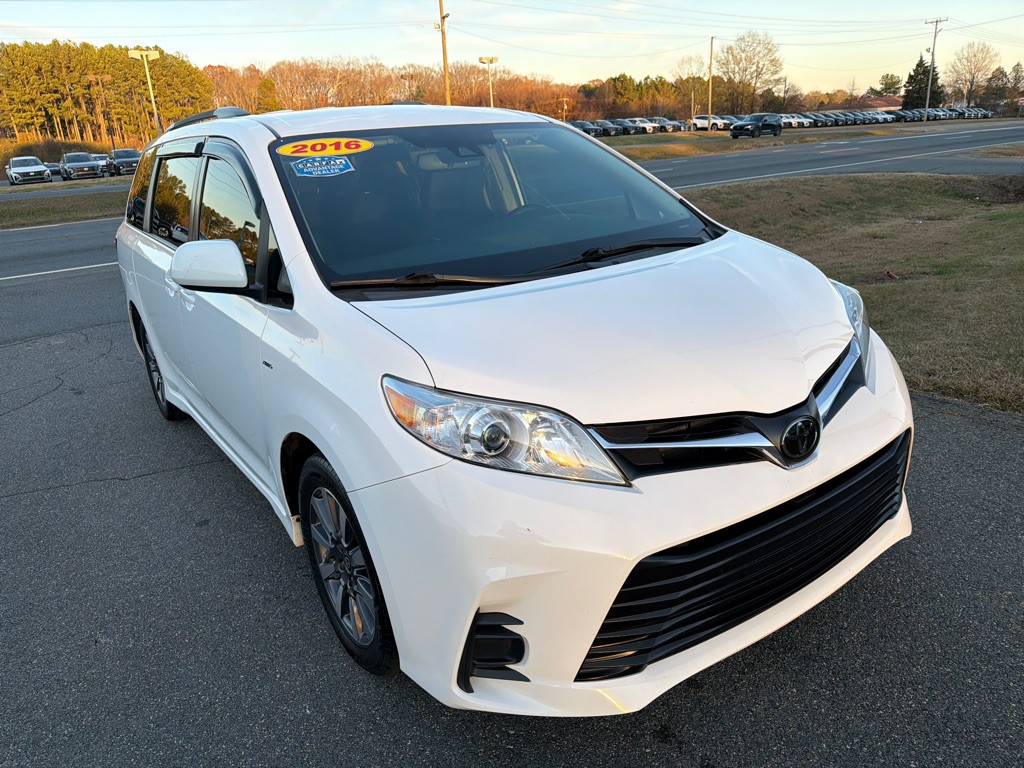 2020 Toyota Sienna Image 5