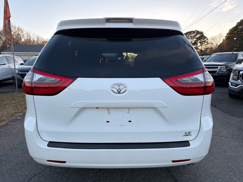 2020 Toyota Sienna Image 9