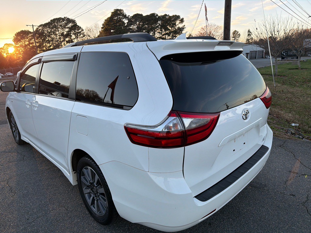 2020 Toyota Sienna Image 10
