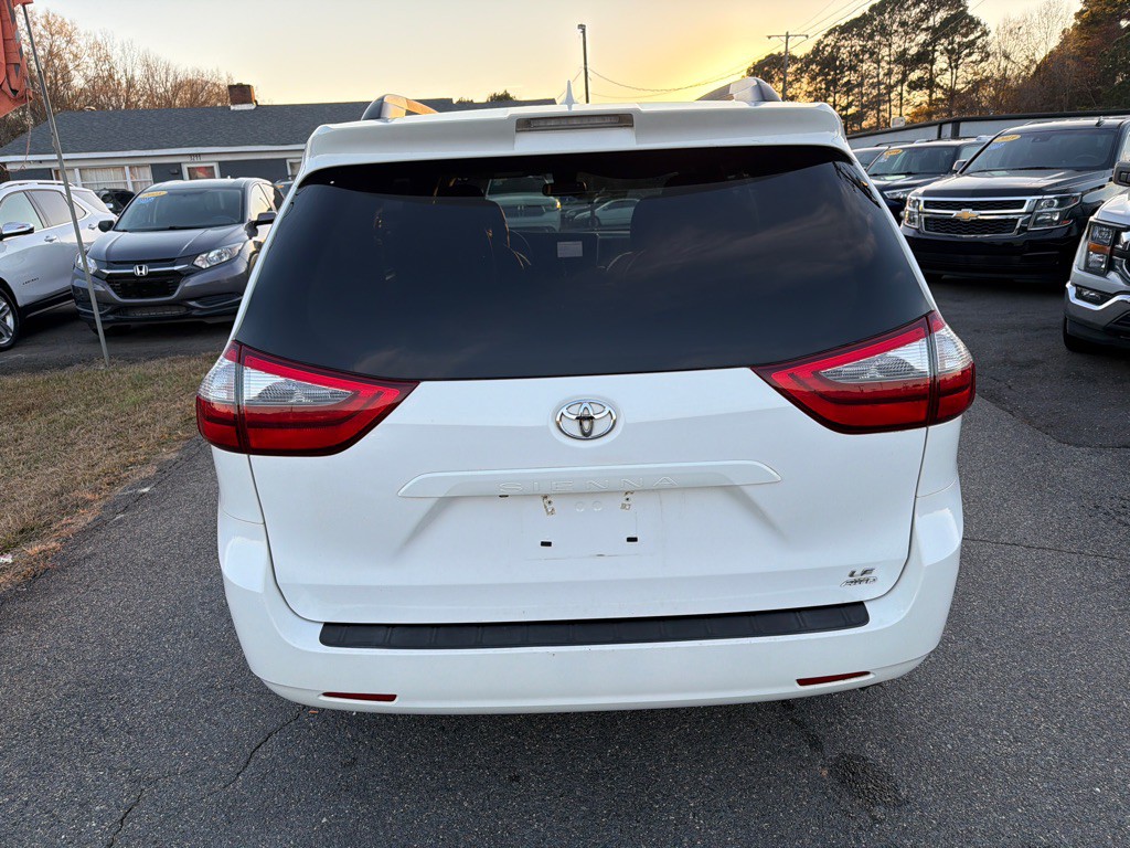 2020 Toyota Sienna Image 12