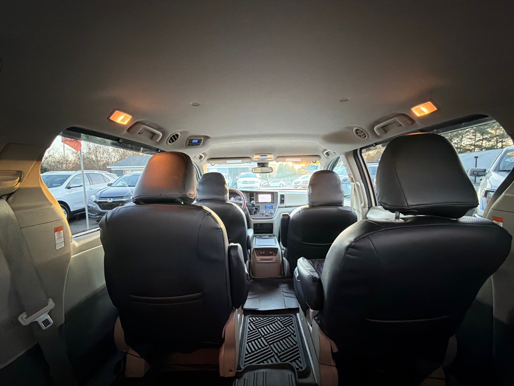 2020 Toyota Sienna Image 15
